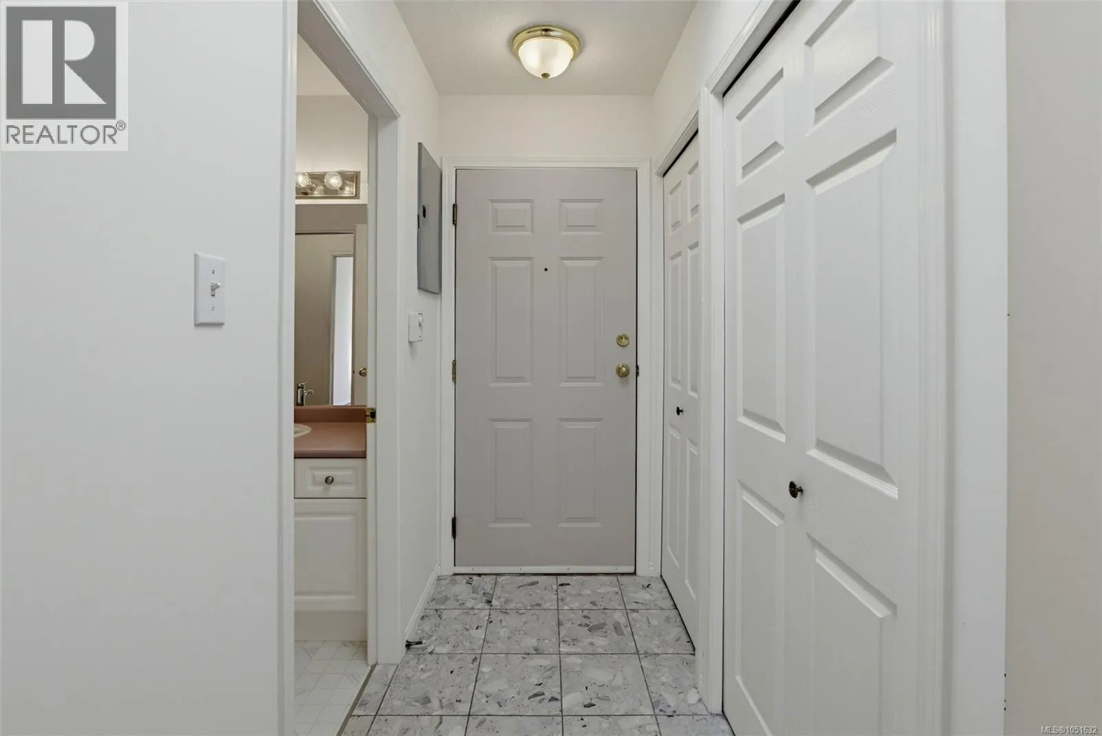 404 1710 Fort St