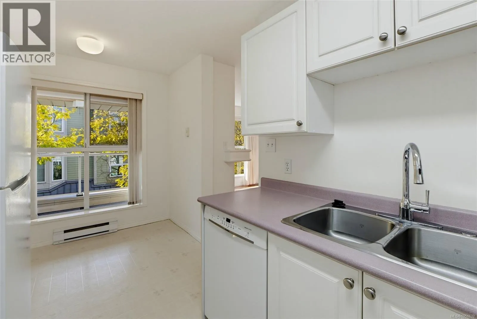 404 1710 Fort St