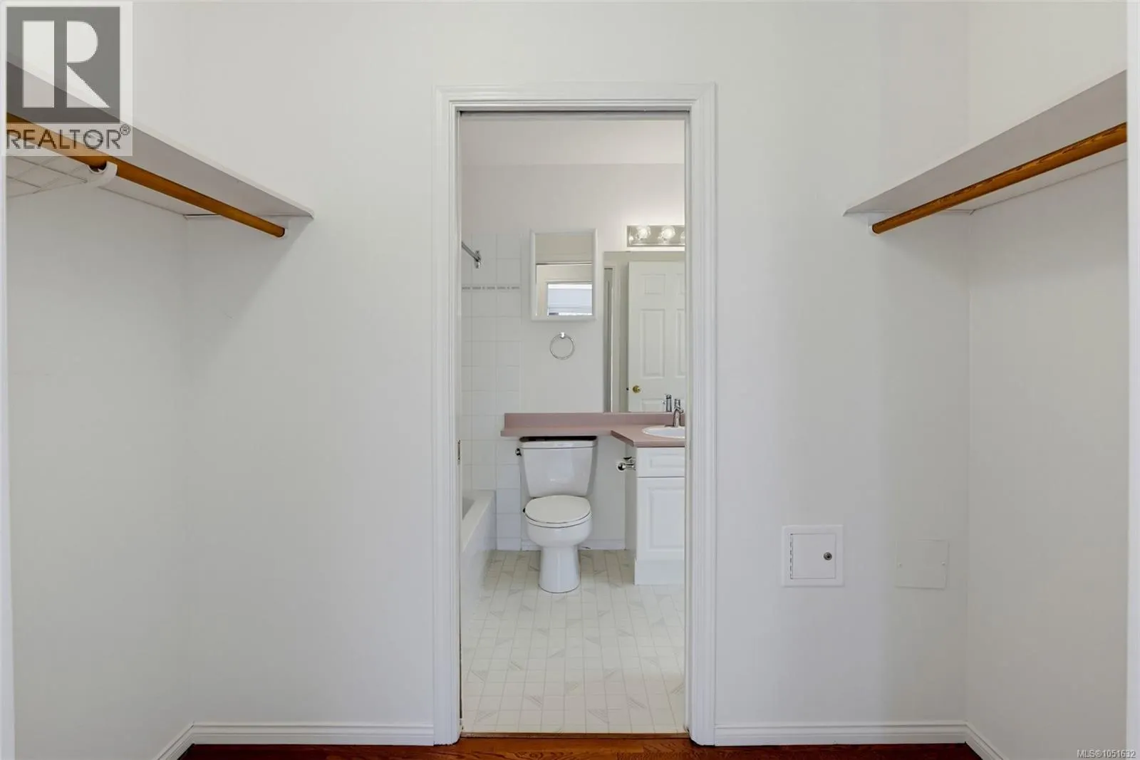 404 1710 Fort St