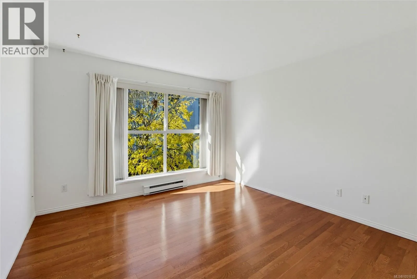 404 1710 Fort St