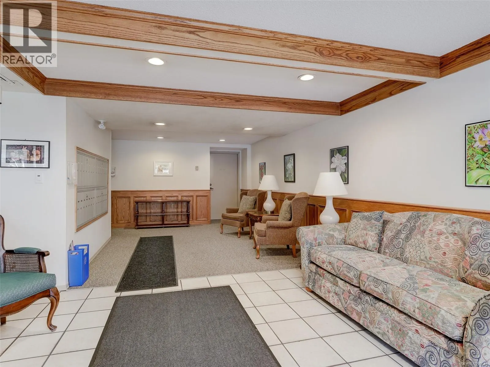 203 3260 Quadra St