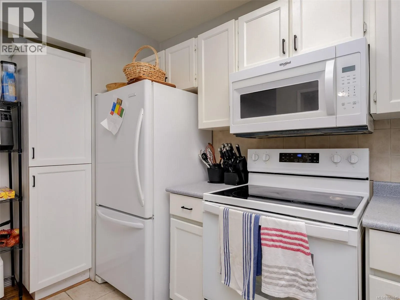 203 3260 Quadra St