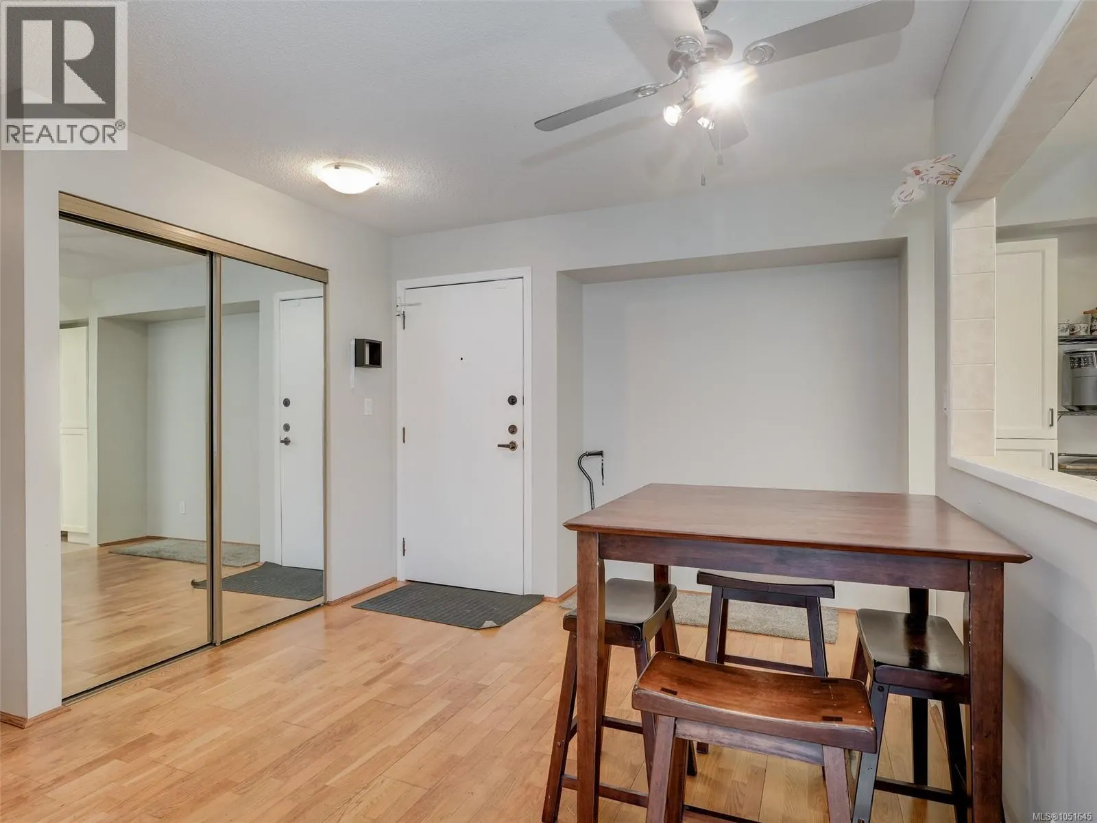 203 3260 Quadra St