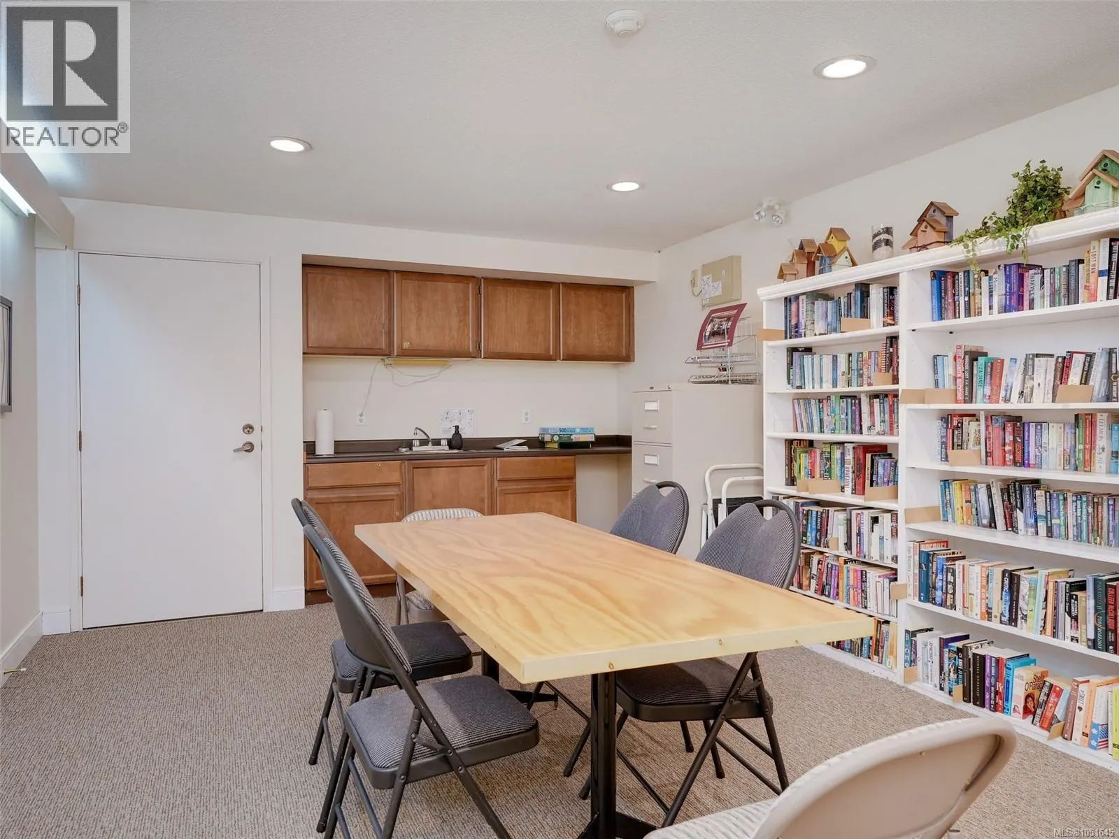 203 3260 Quadra St