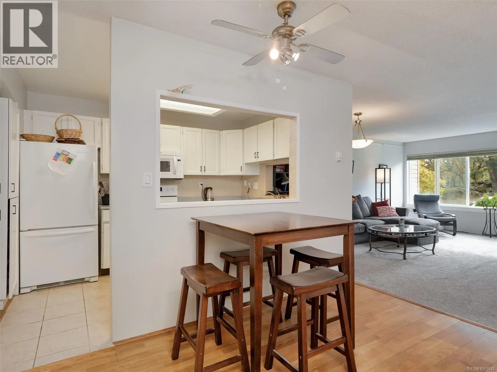 203 3260 Quadra St