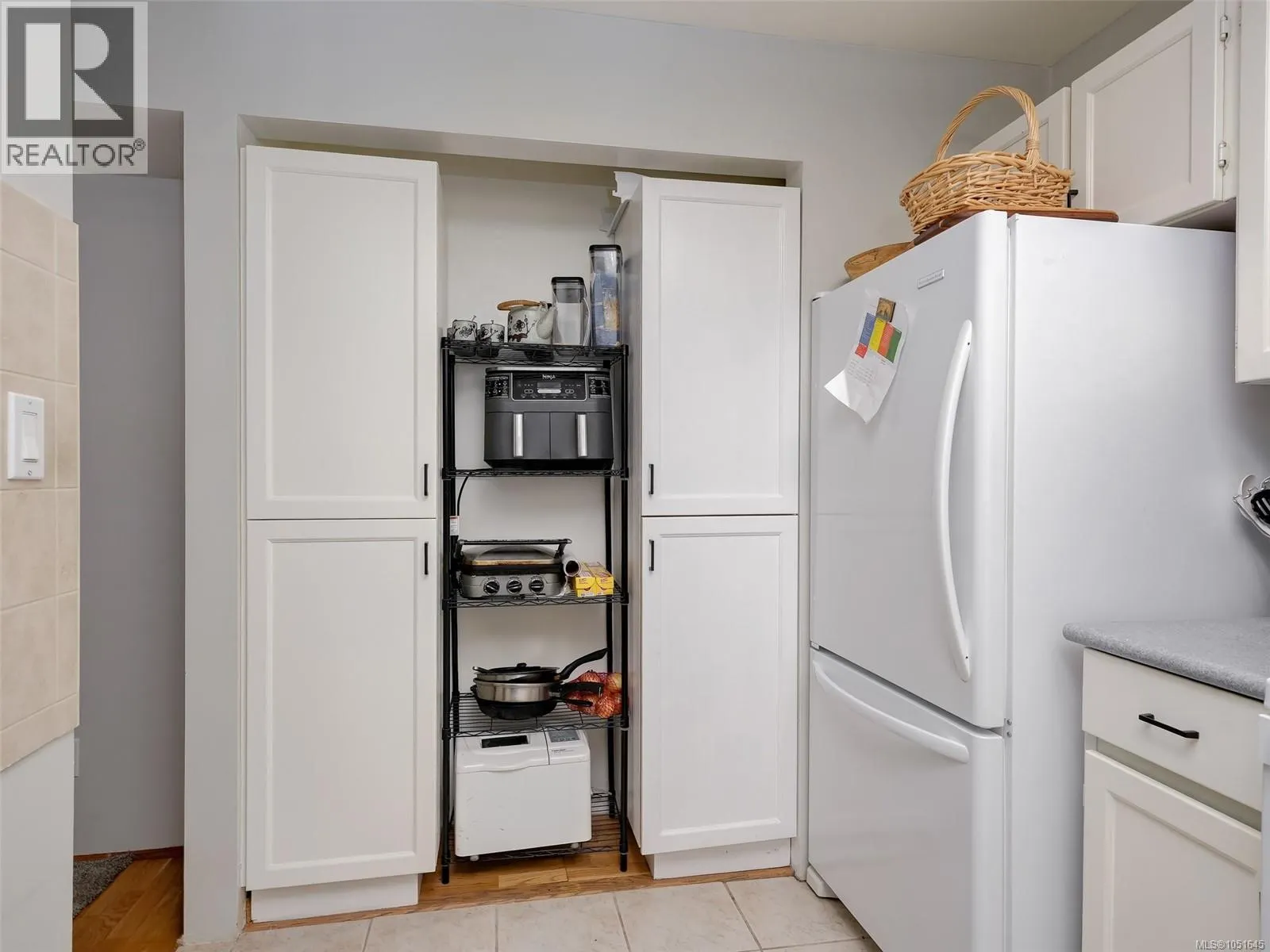 203 3260 Quadra St