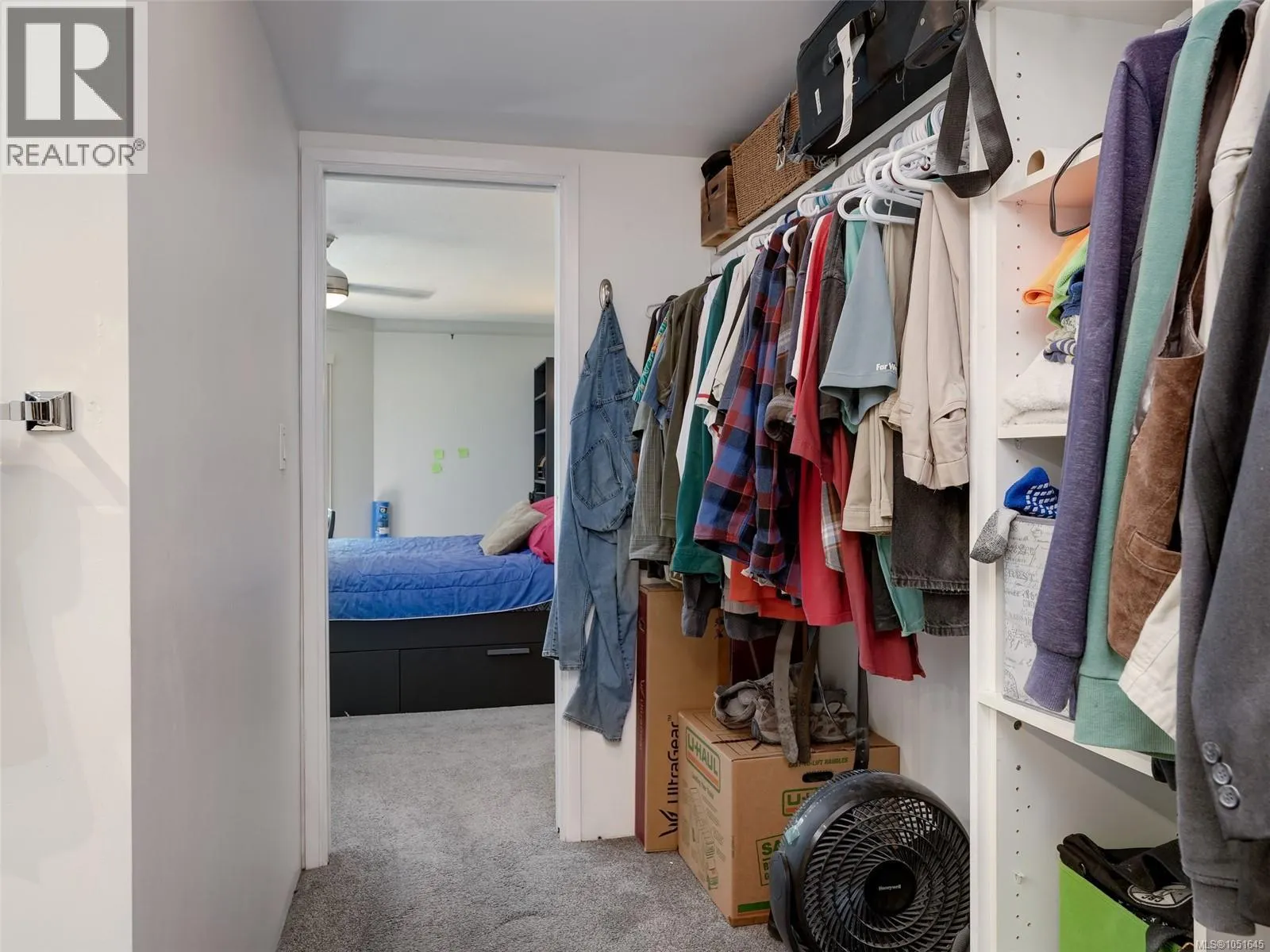 203 3260 Quadra St