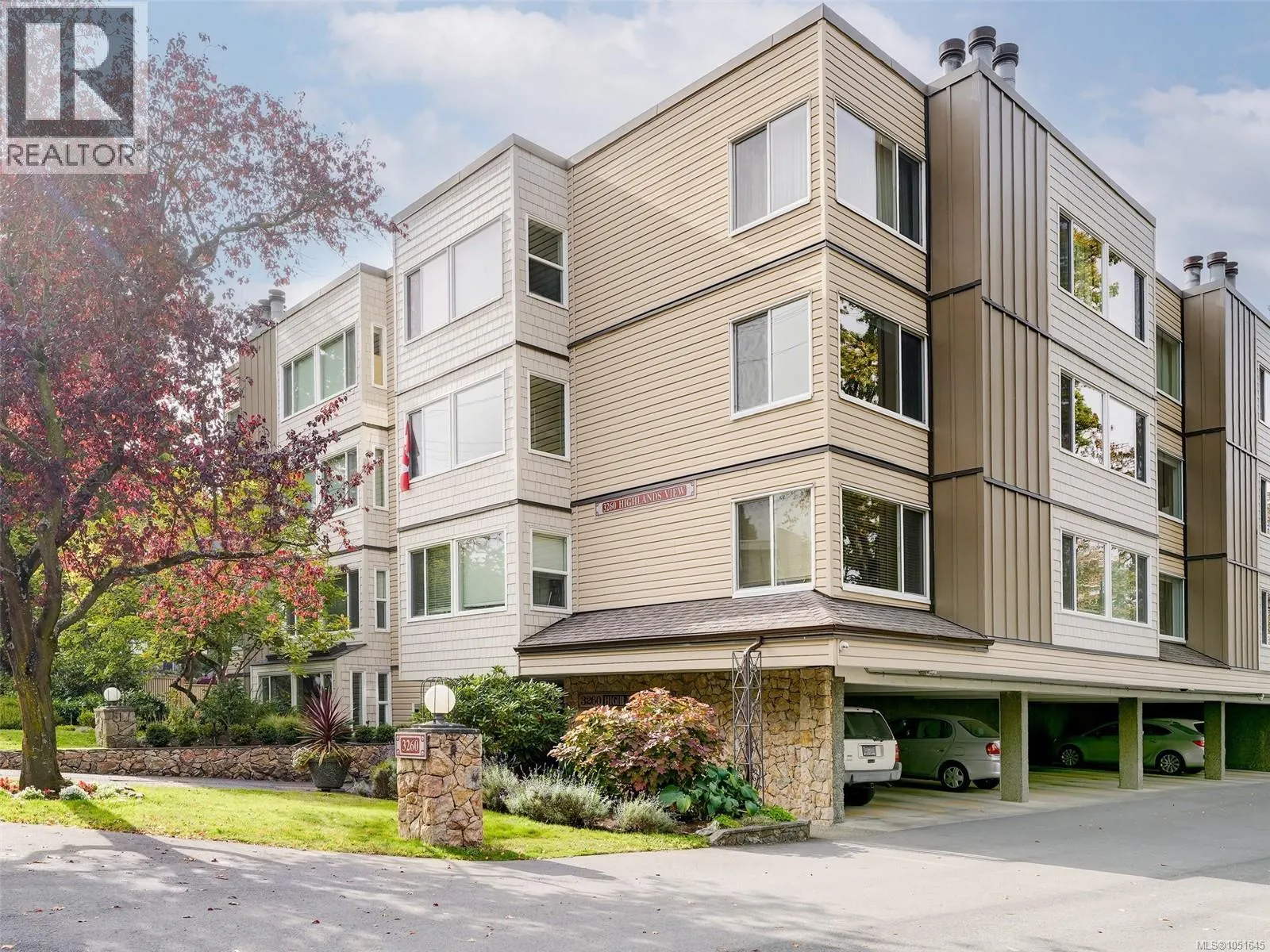 203 3260 Quadra St