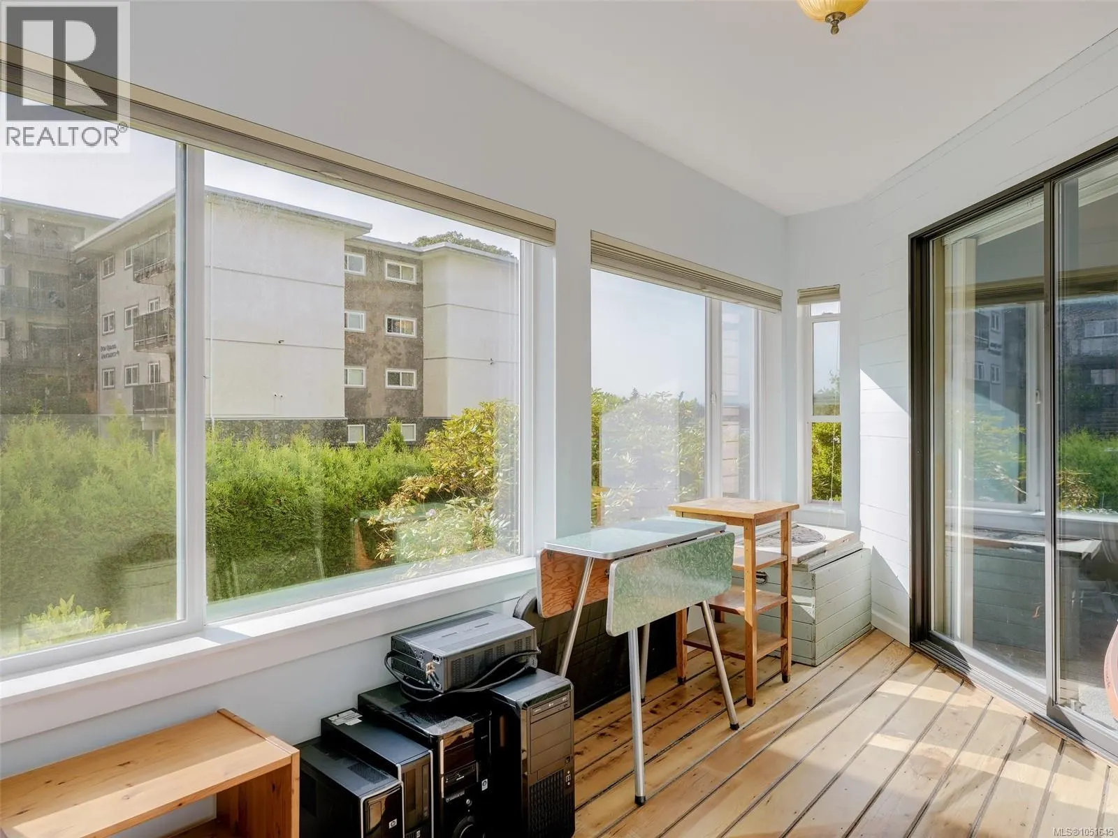 203 3260 Quadra St