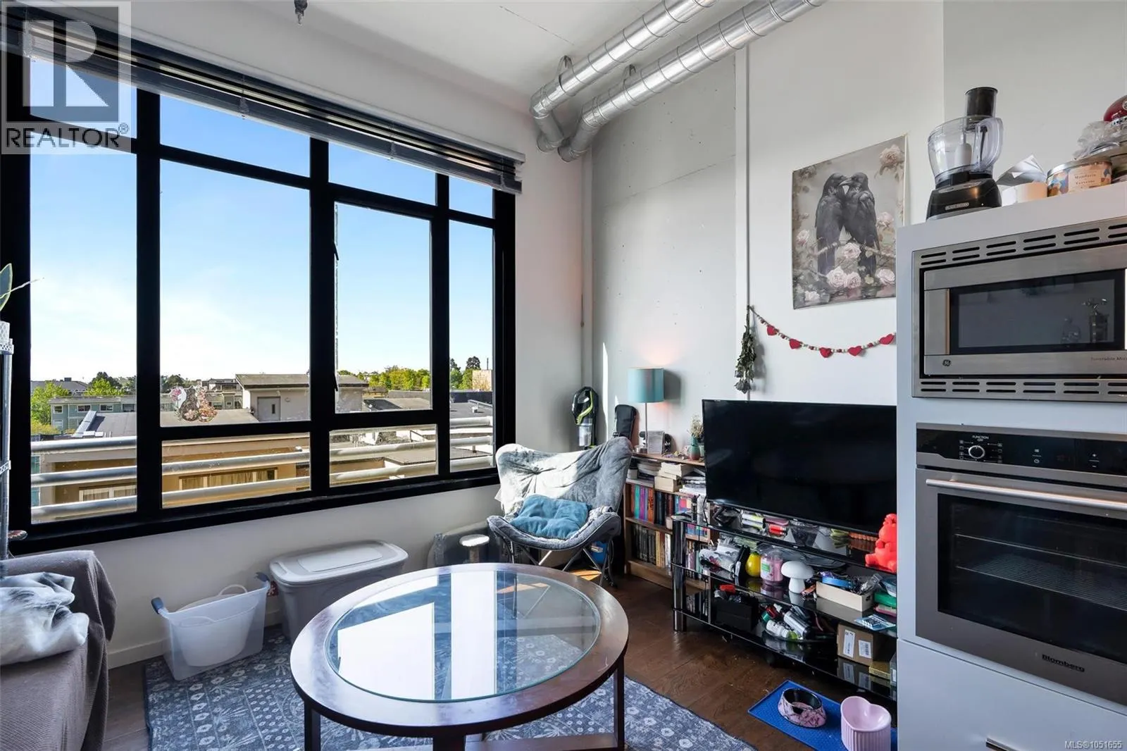 610 1029 View St