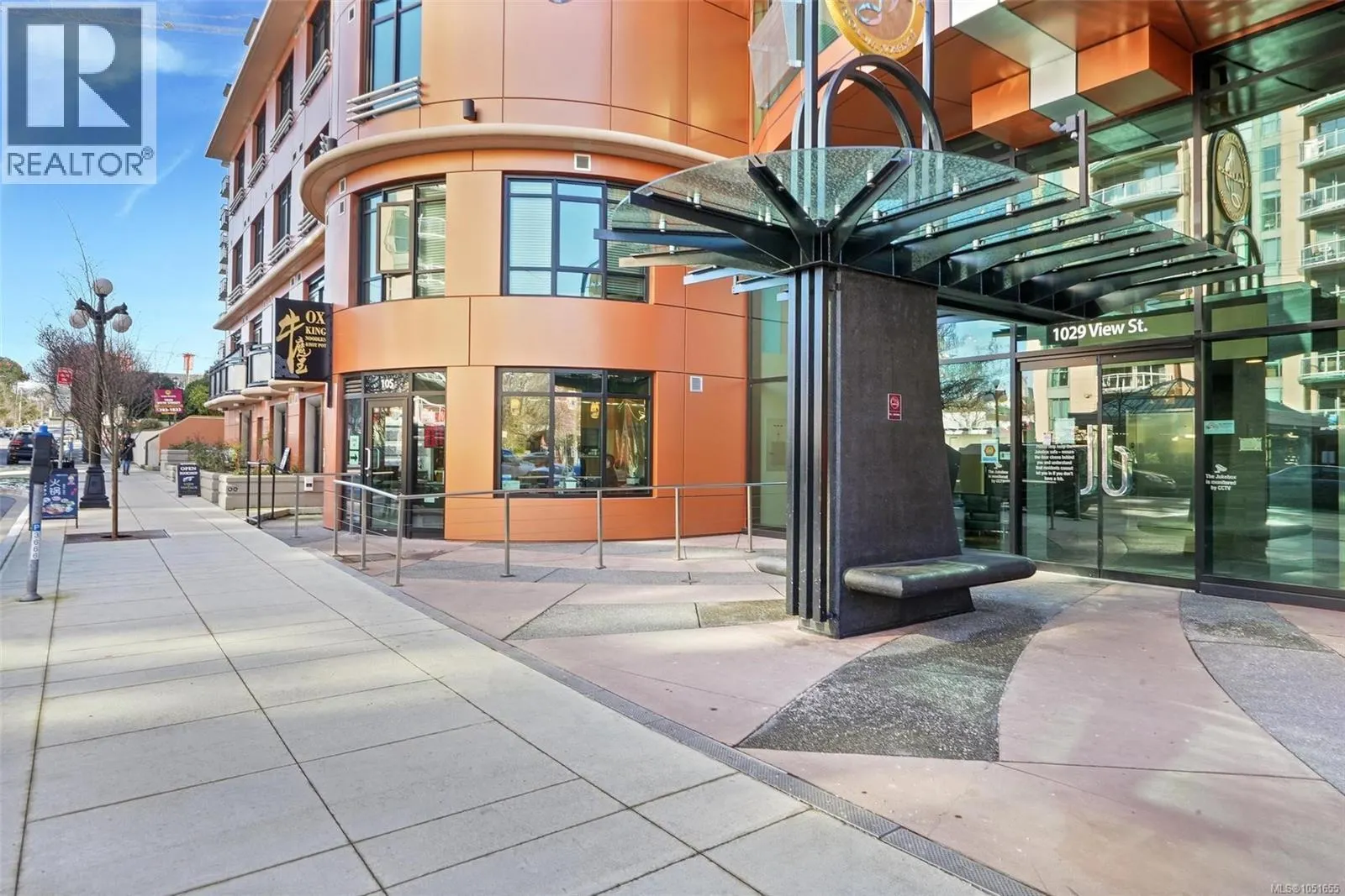 610 1029 View St