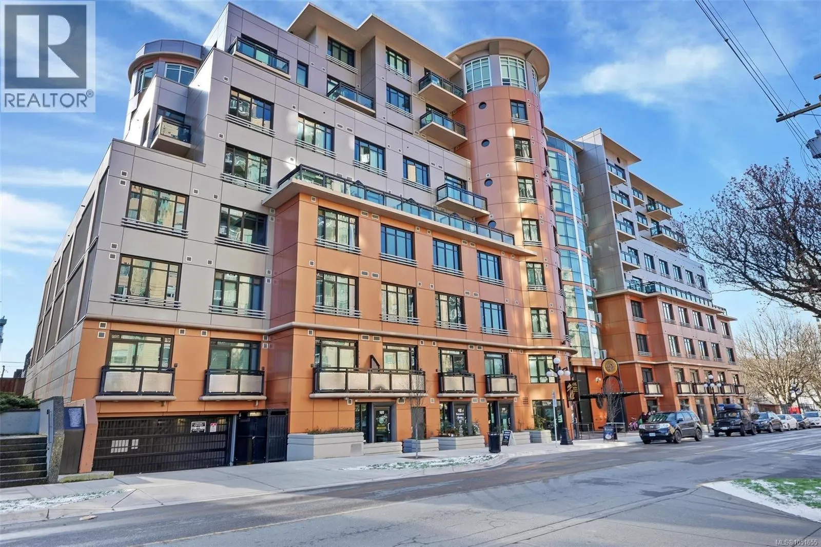 610 1029 View St