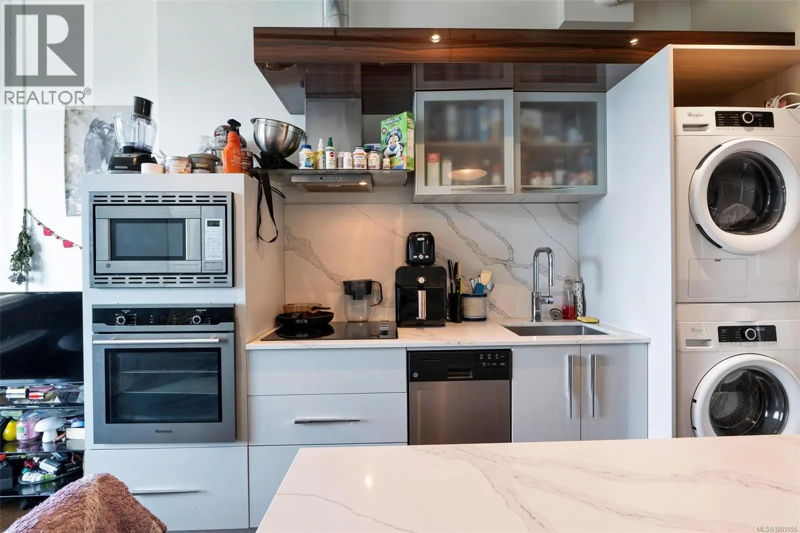 610 1029 View St