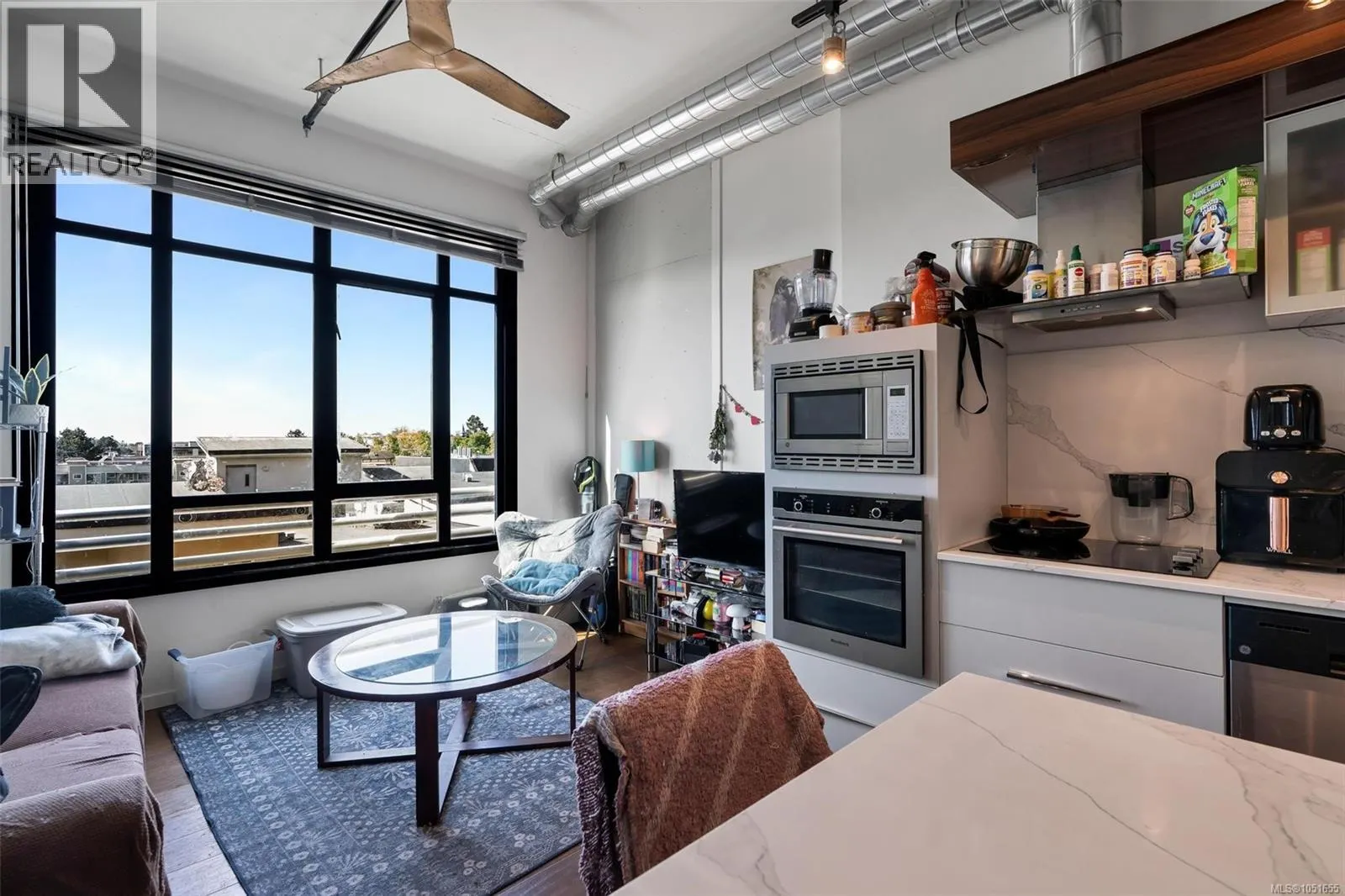 610 1029 View St