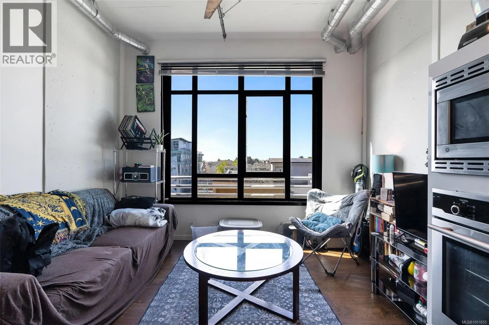 610 1029 View St