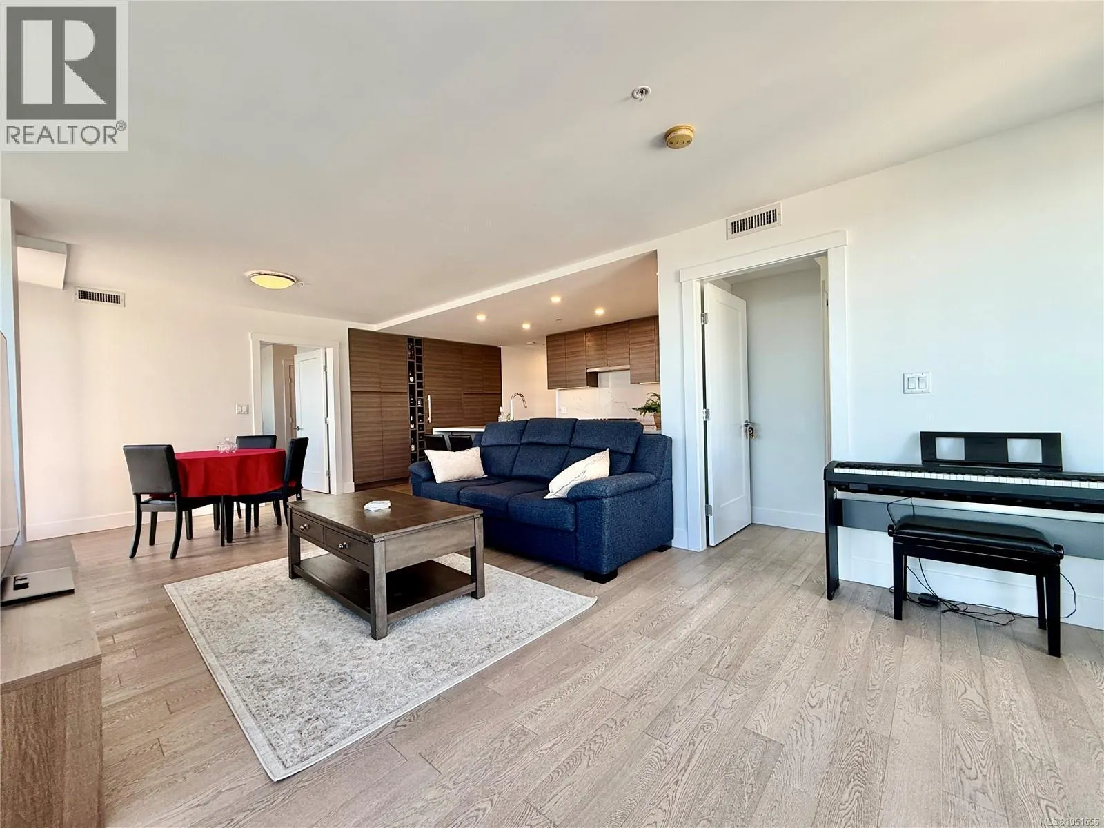 2405 777 Herald St