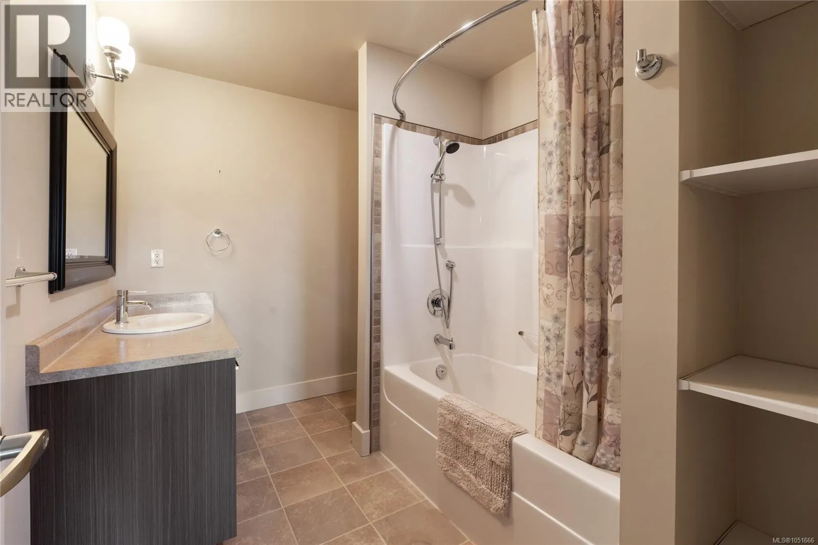 3387 Haida Dr