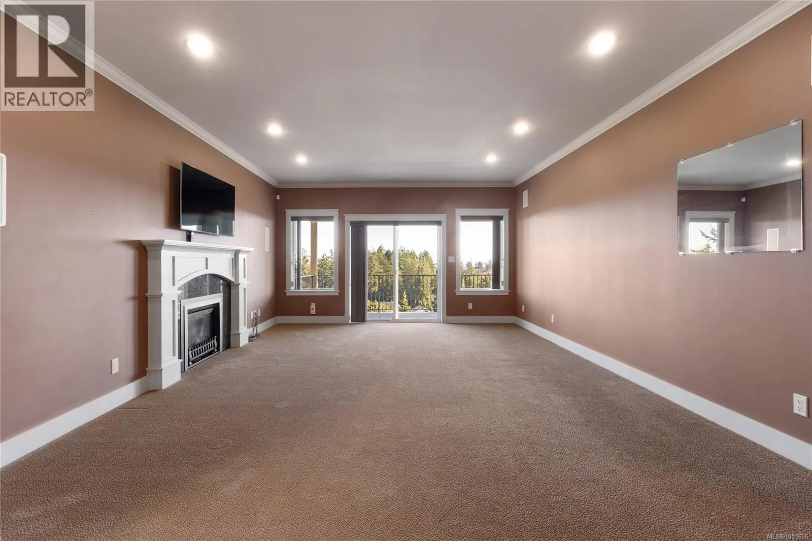 3387 Haida Dr
