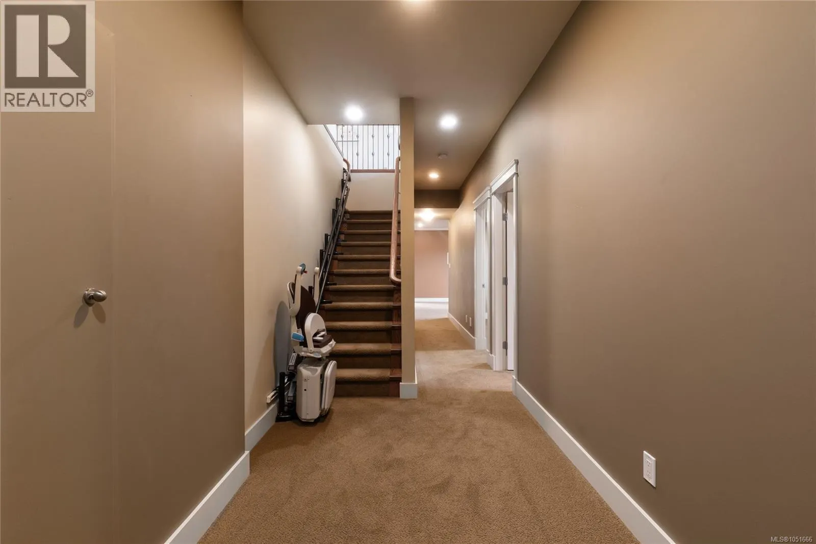 3387 Haida Dr
