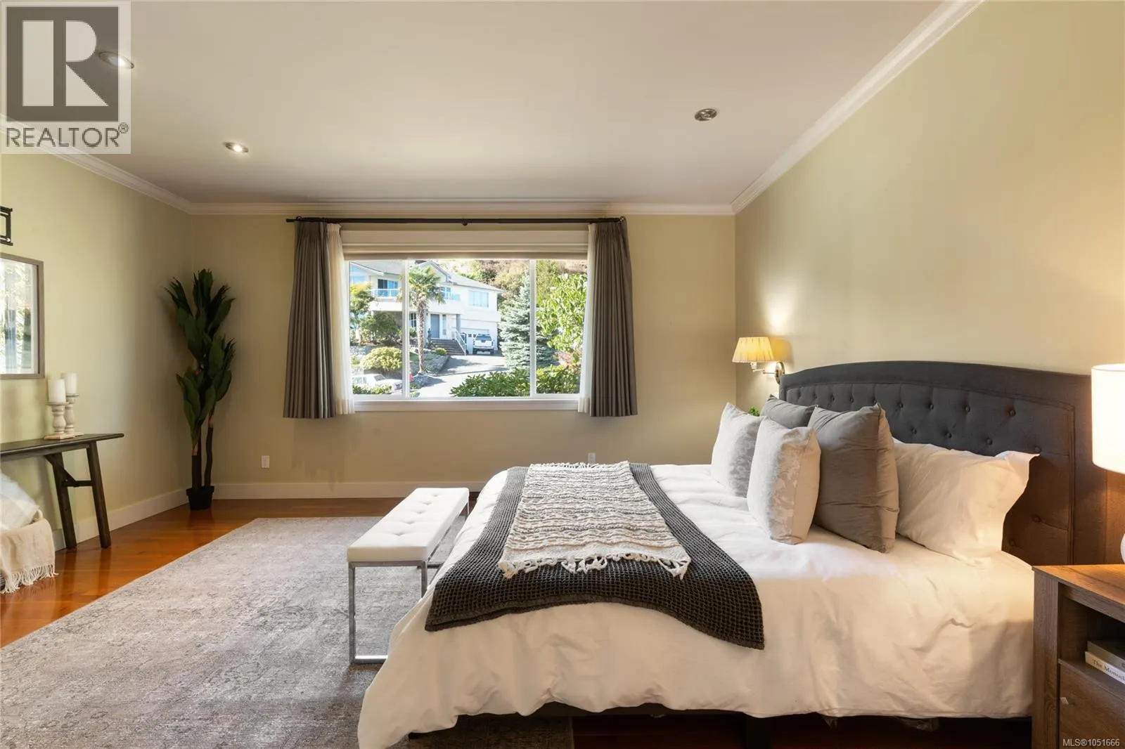 3387 Haida Dr