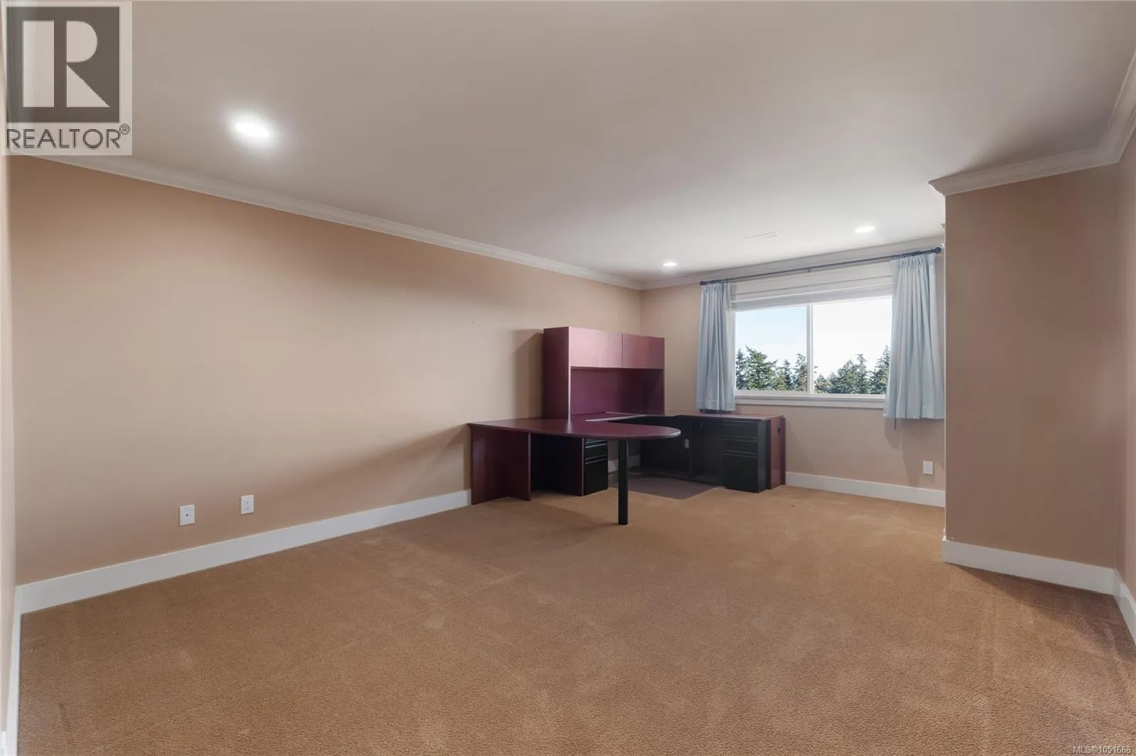 3387 Haida Dr