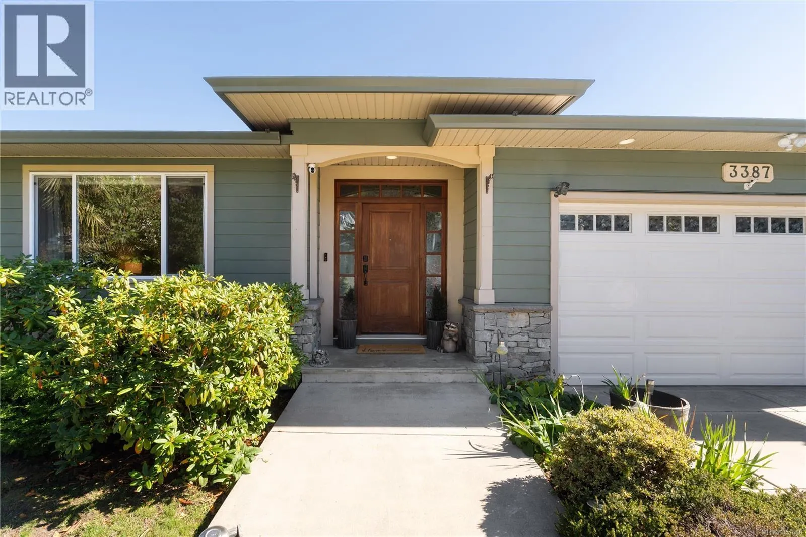 3387 Haida Dr