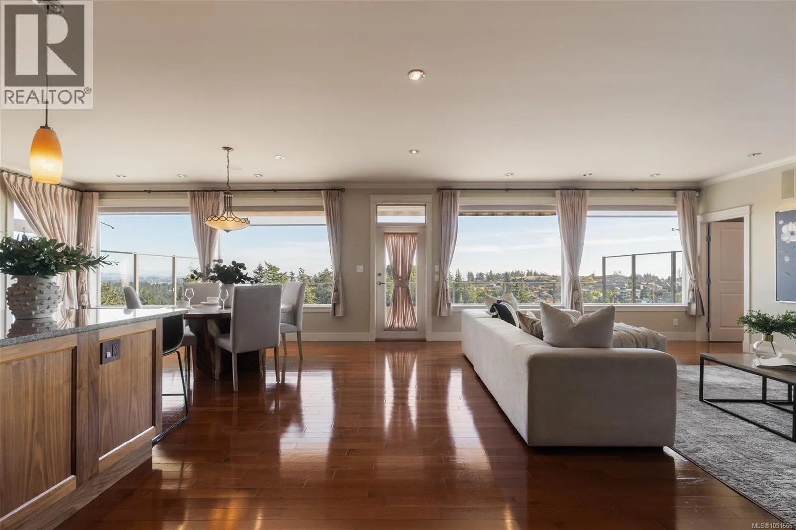 3387 Haida Dr