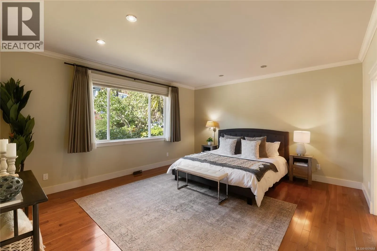 3387 Haida Dr