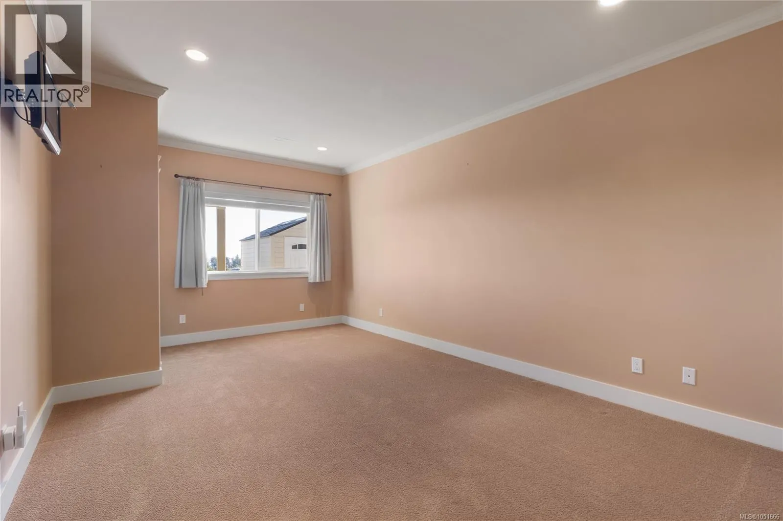 3387 Haida Dr