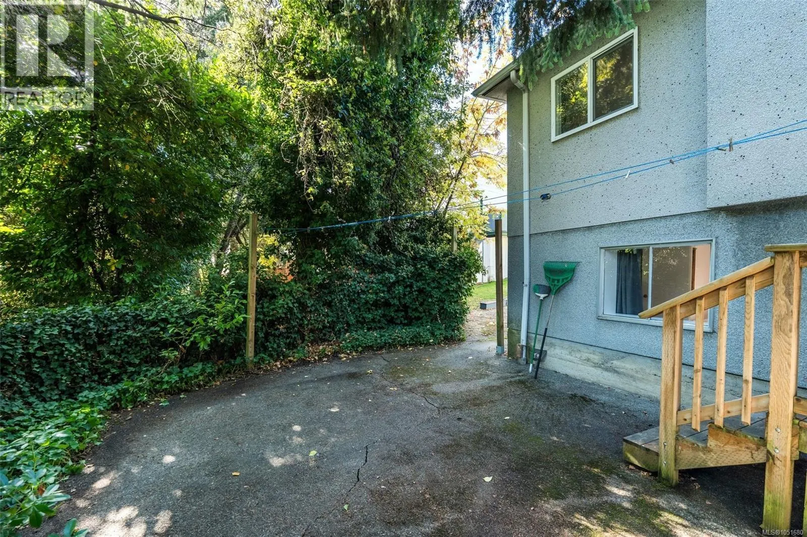 907 McAdoo Pl