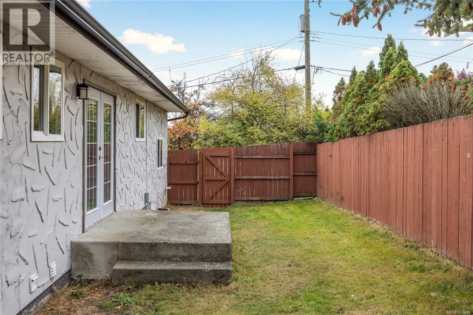 555 Weber St