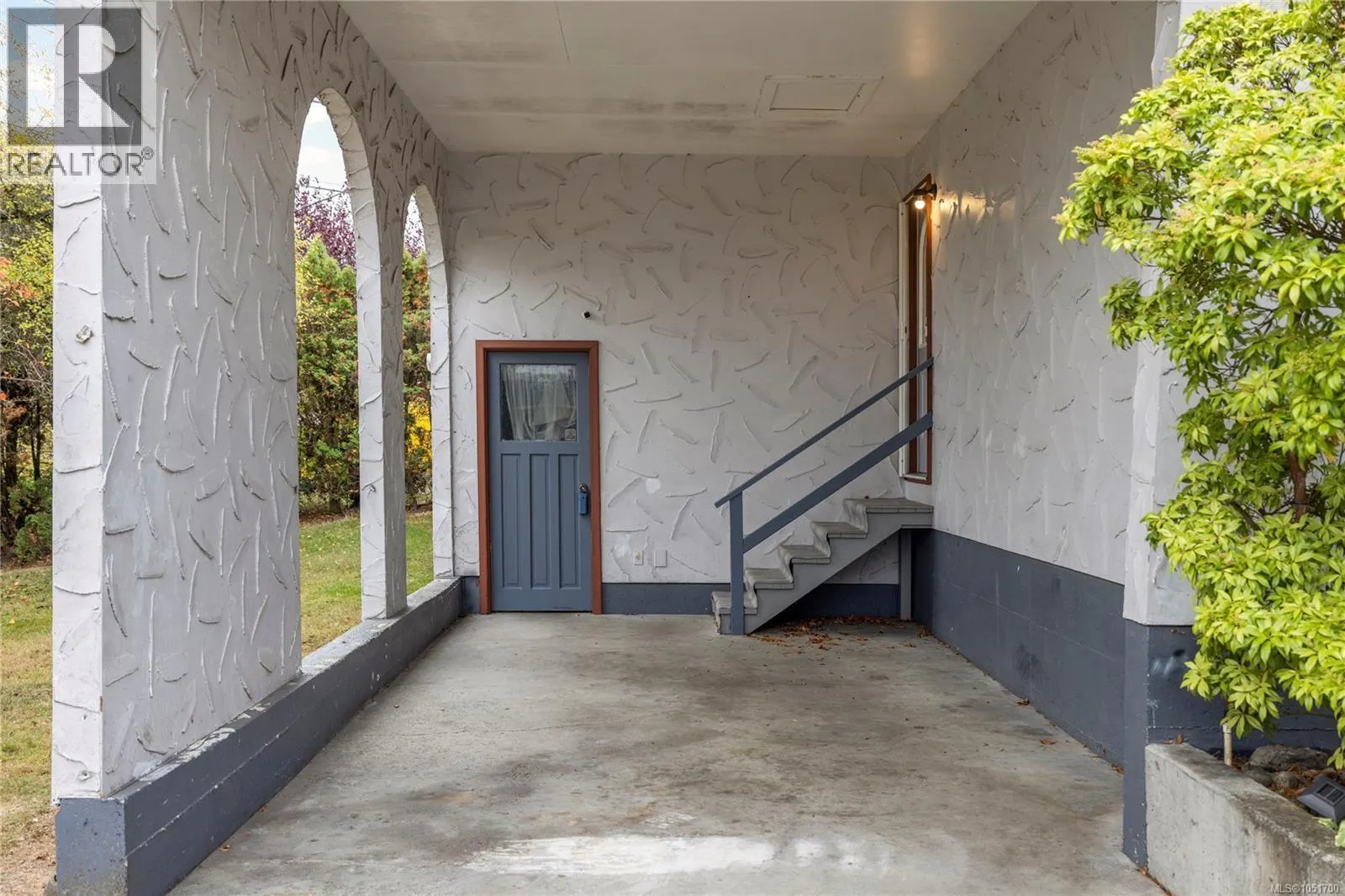 555 Weber St