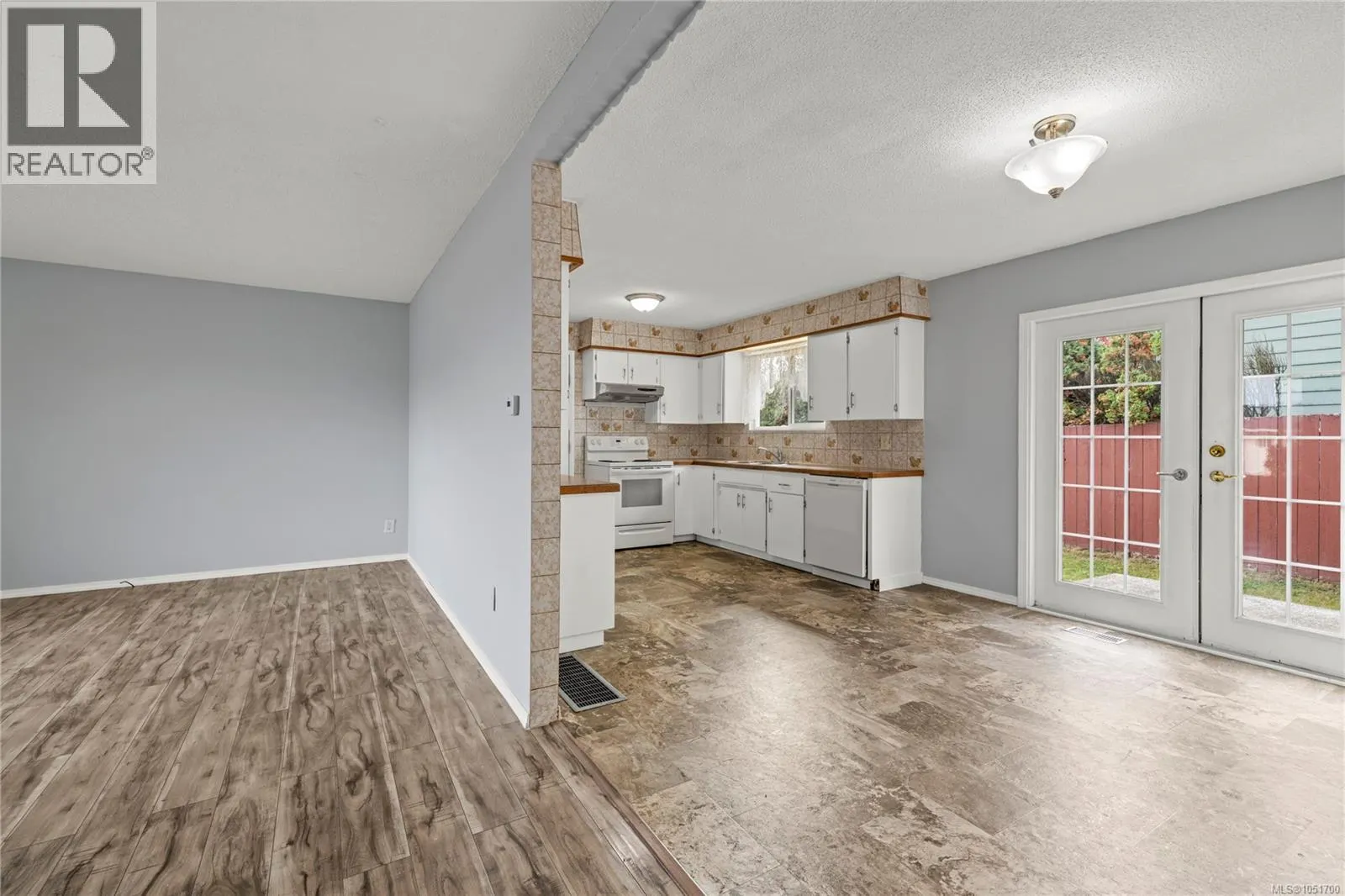 555 Weber St