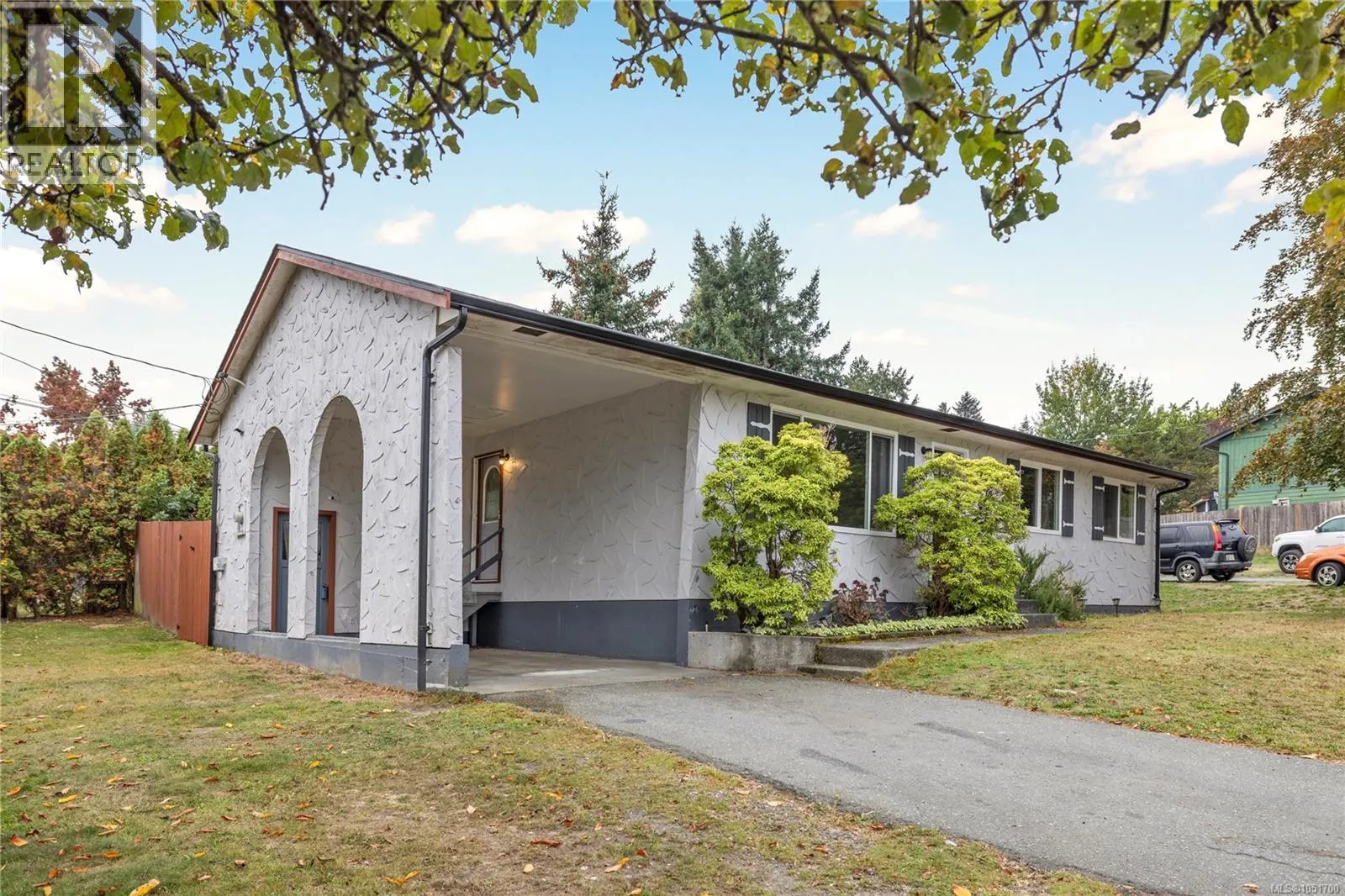 555 Weber St
