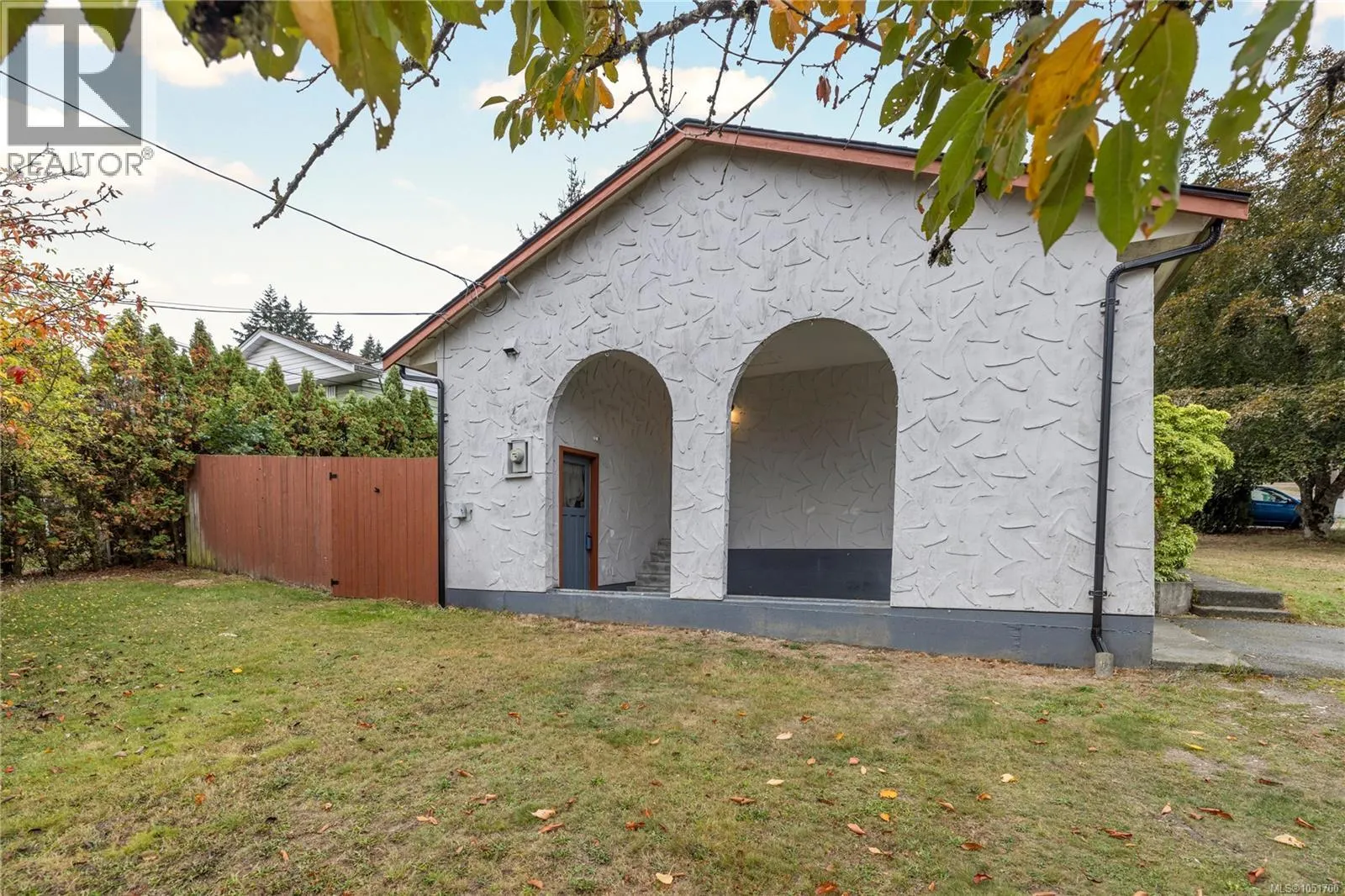 555 Weber St