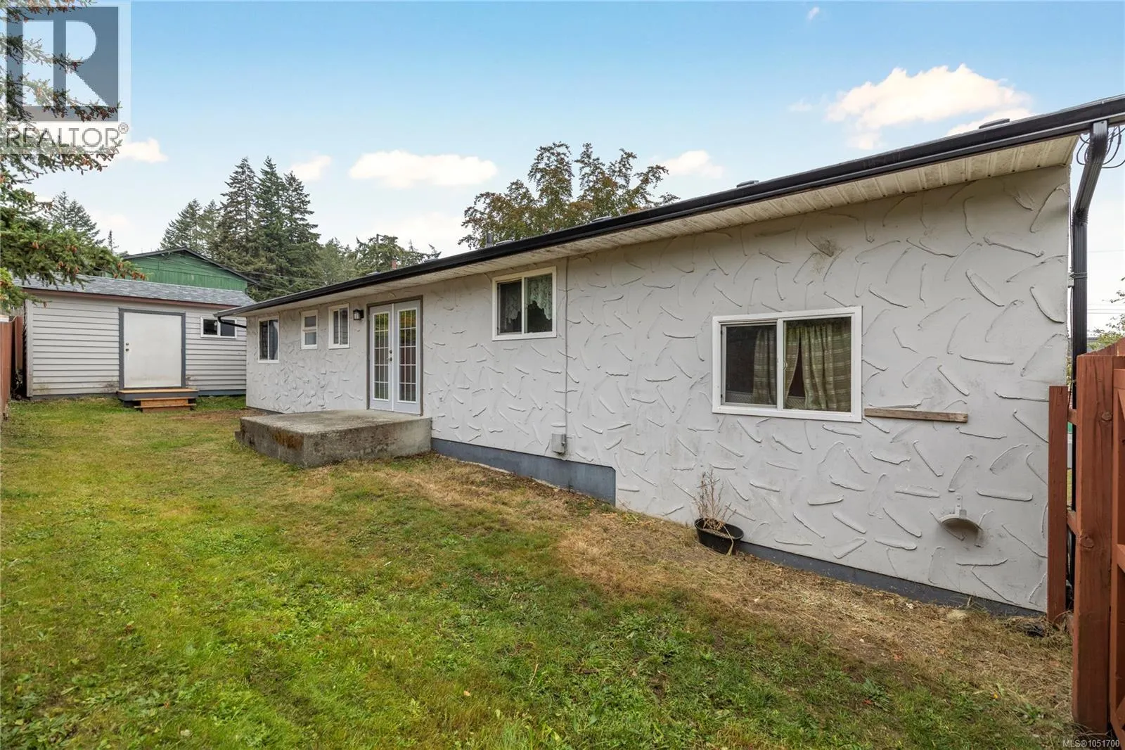 555 Weber St