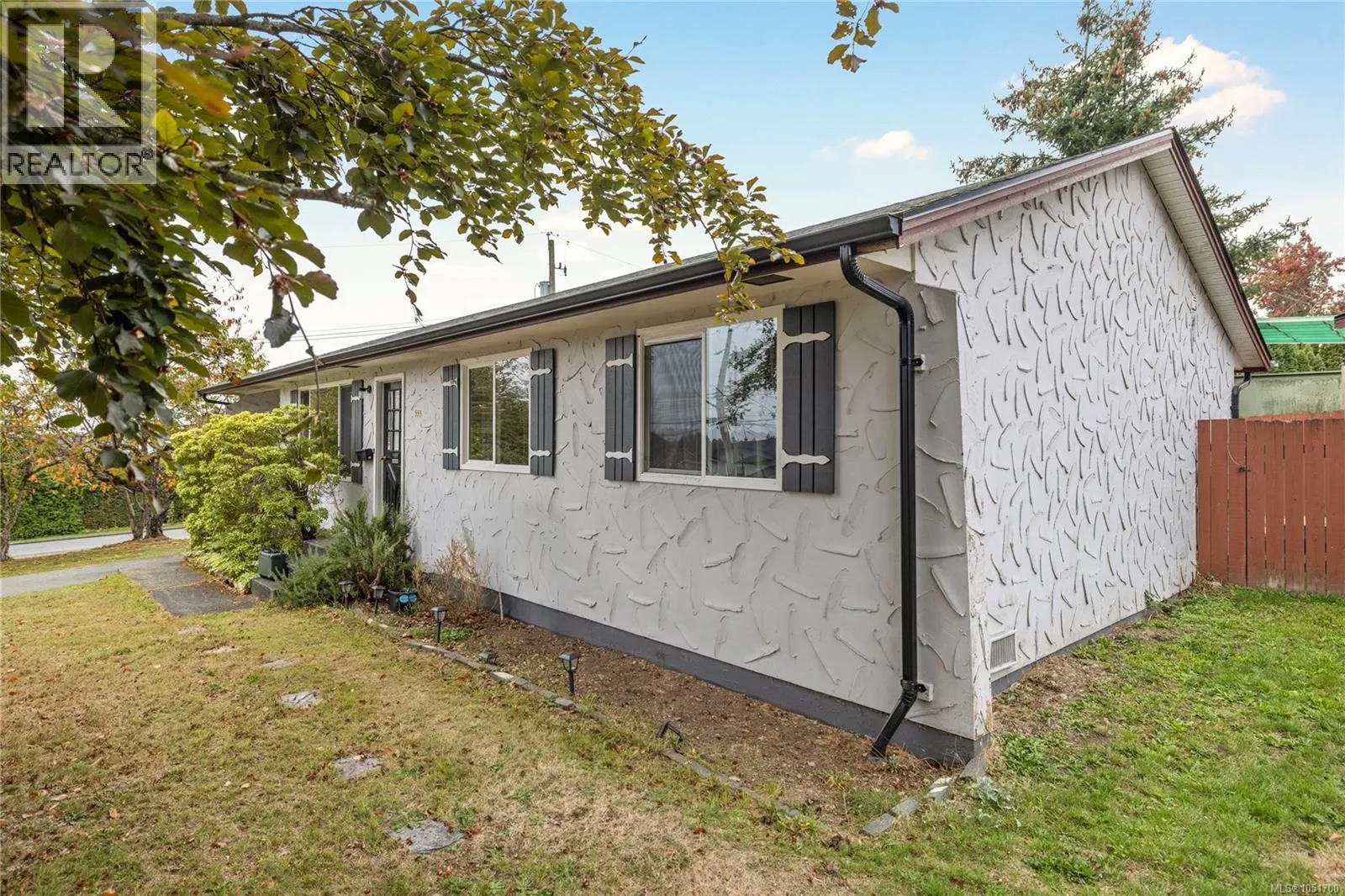 555 Weber St