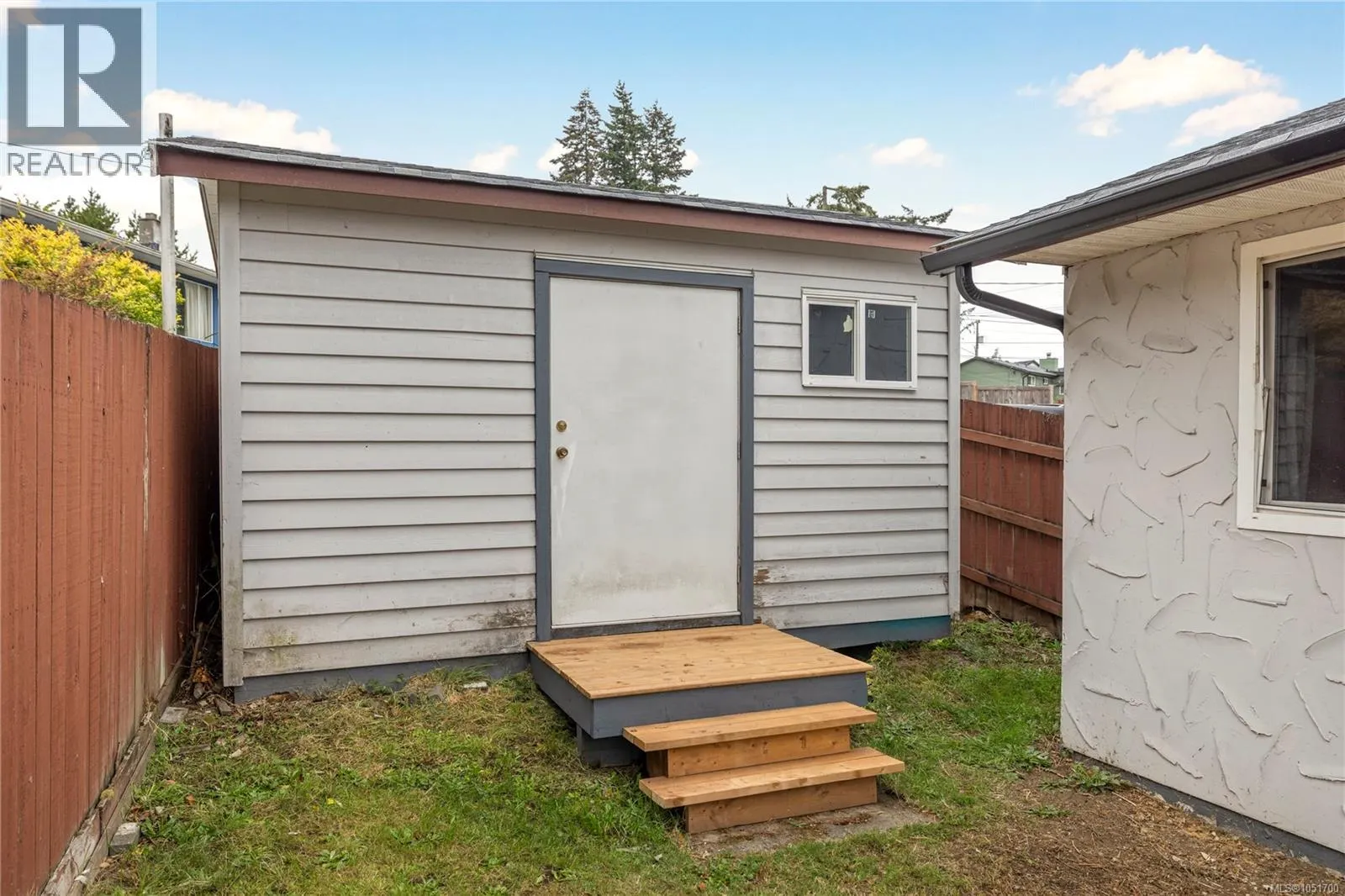555 Weber St