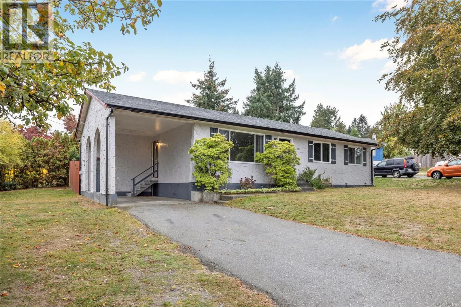 555 Weber St