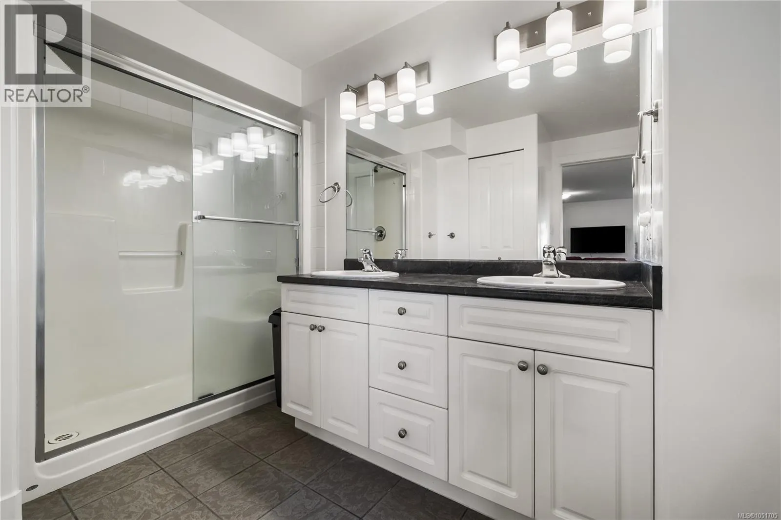 978 Timberline Dr