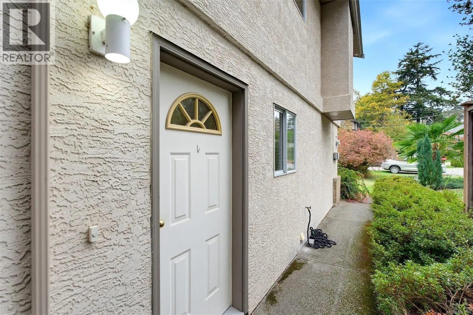 975 Annie St