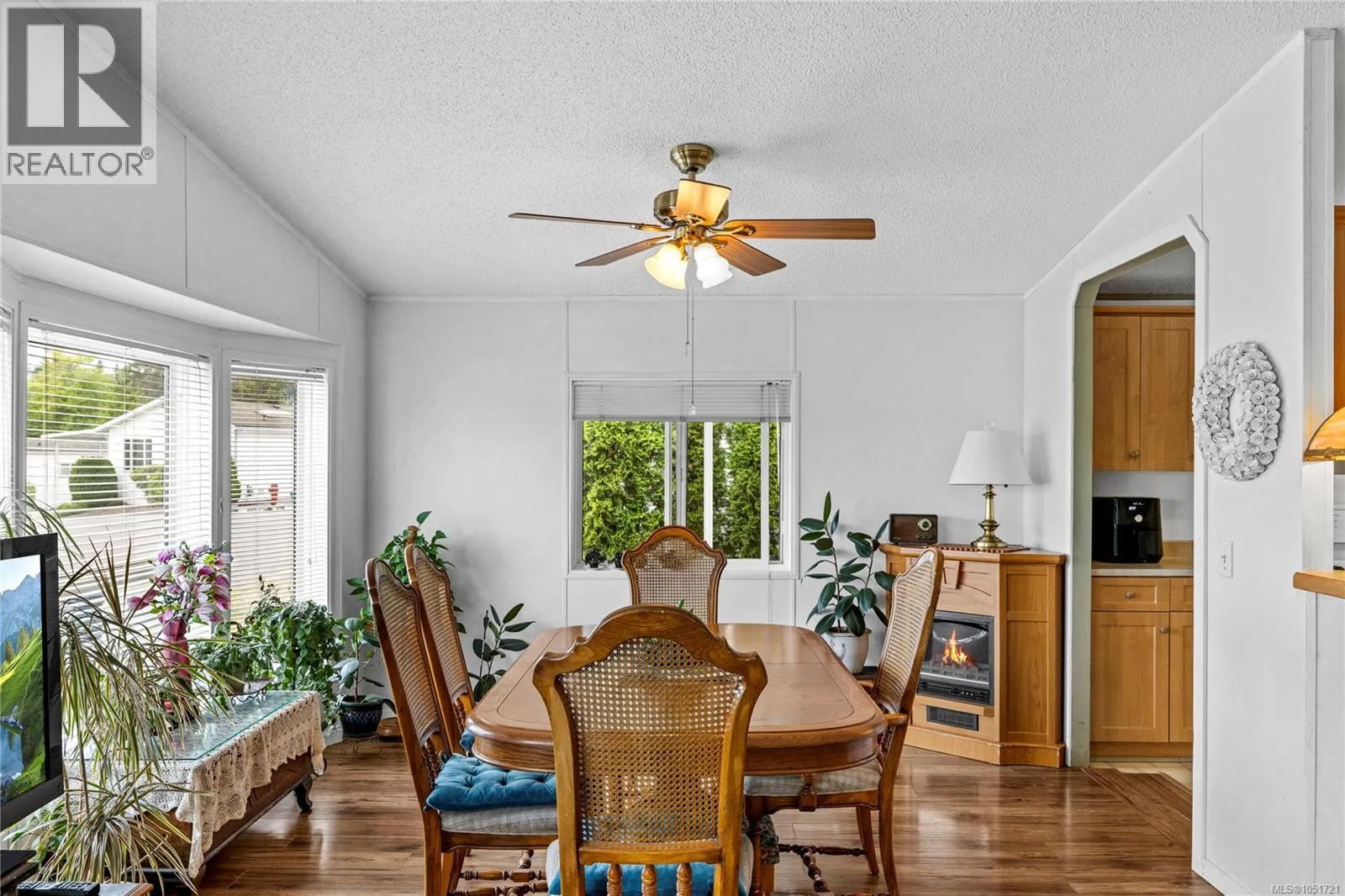 1948 Valley Oak Dr