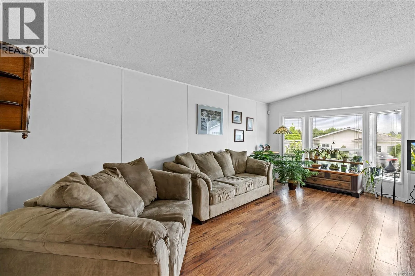 1948 Valley Oak Dr