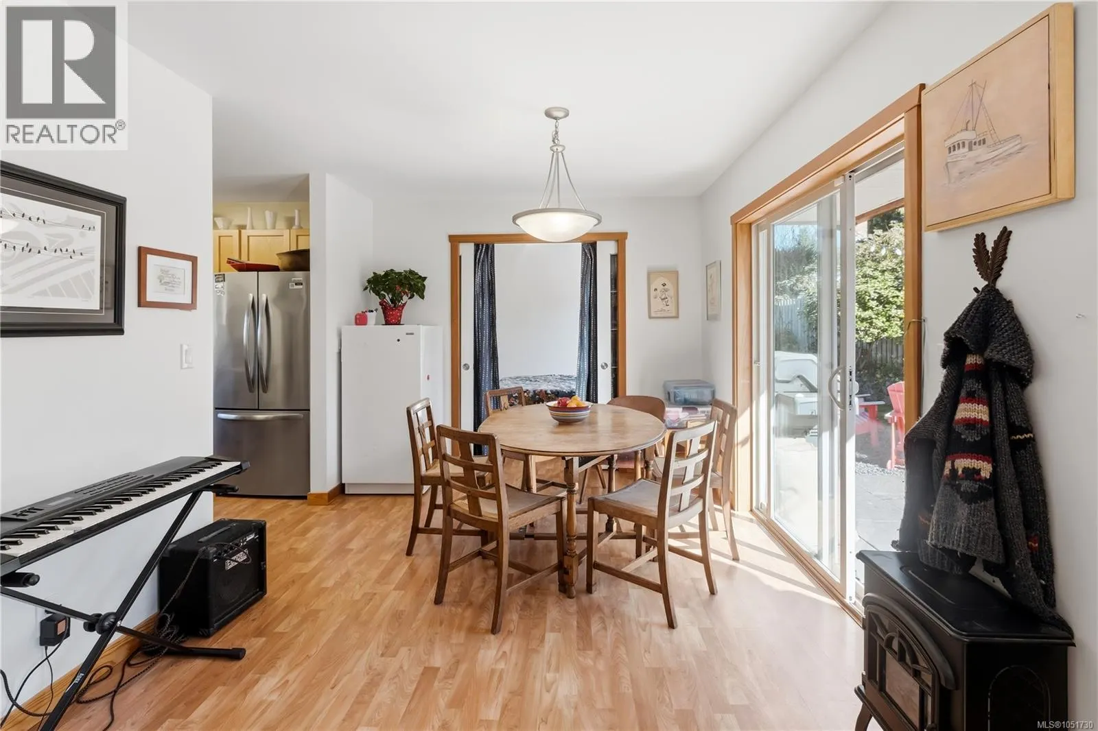3 1626 Holly Cres