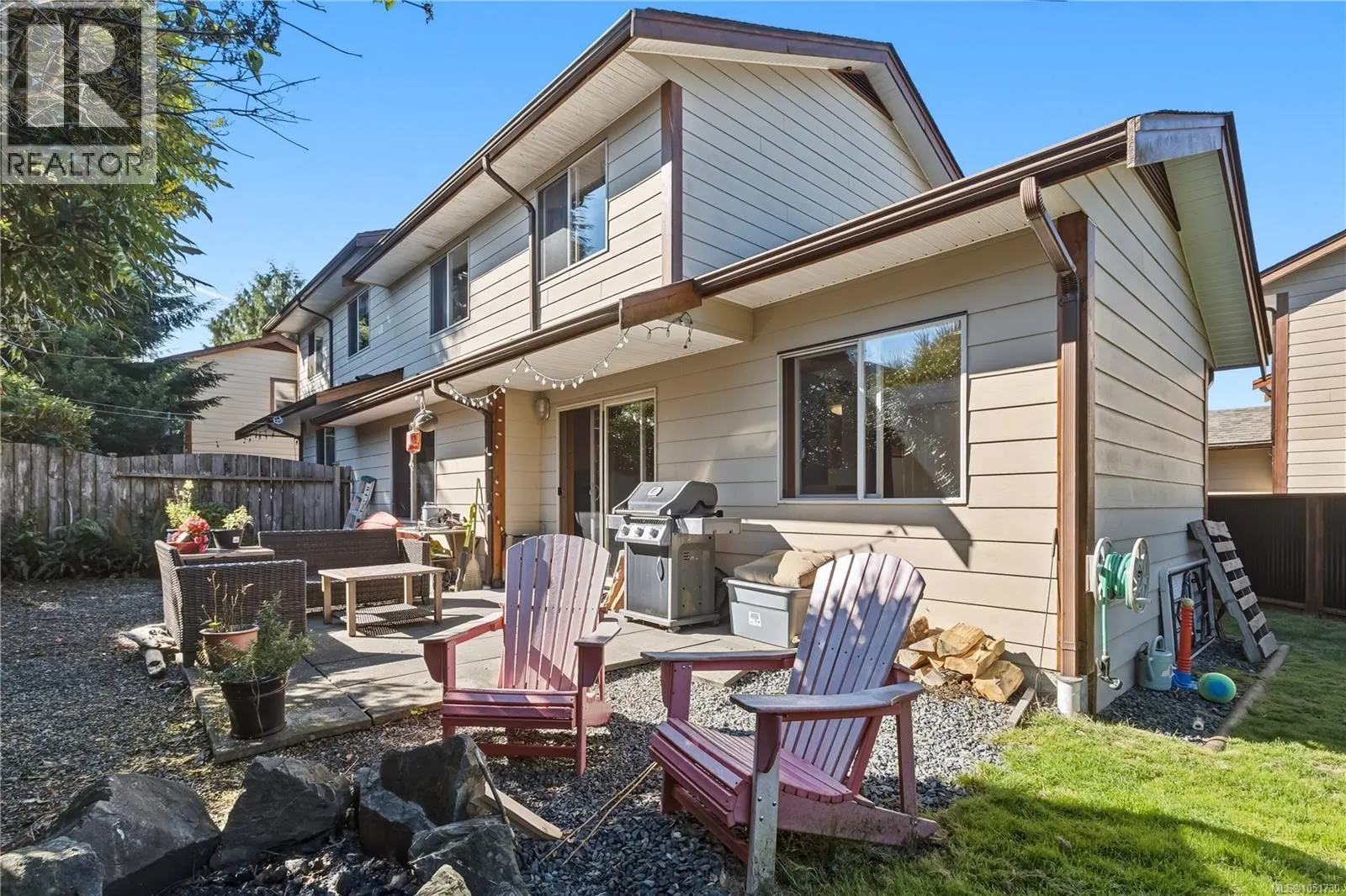 3 1626 Holly Cres
