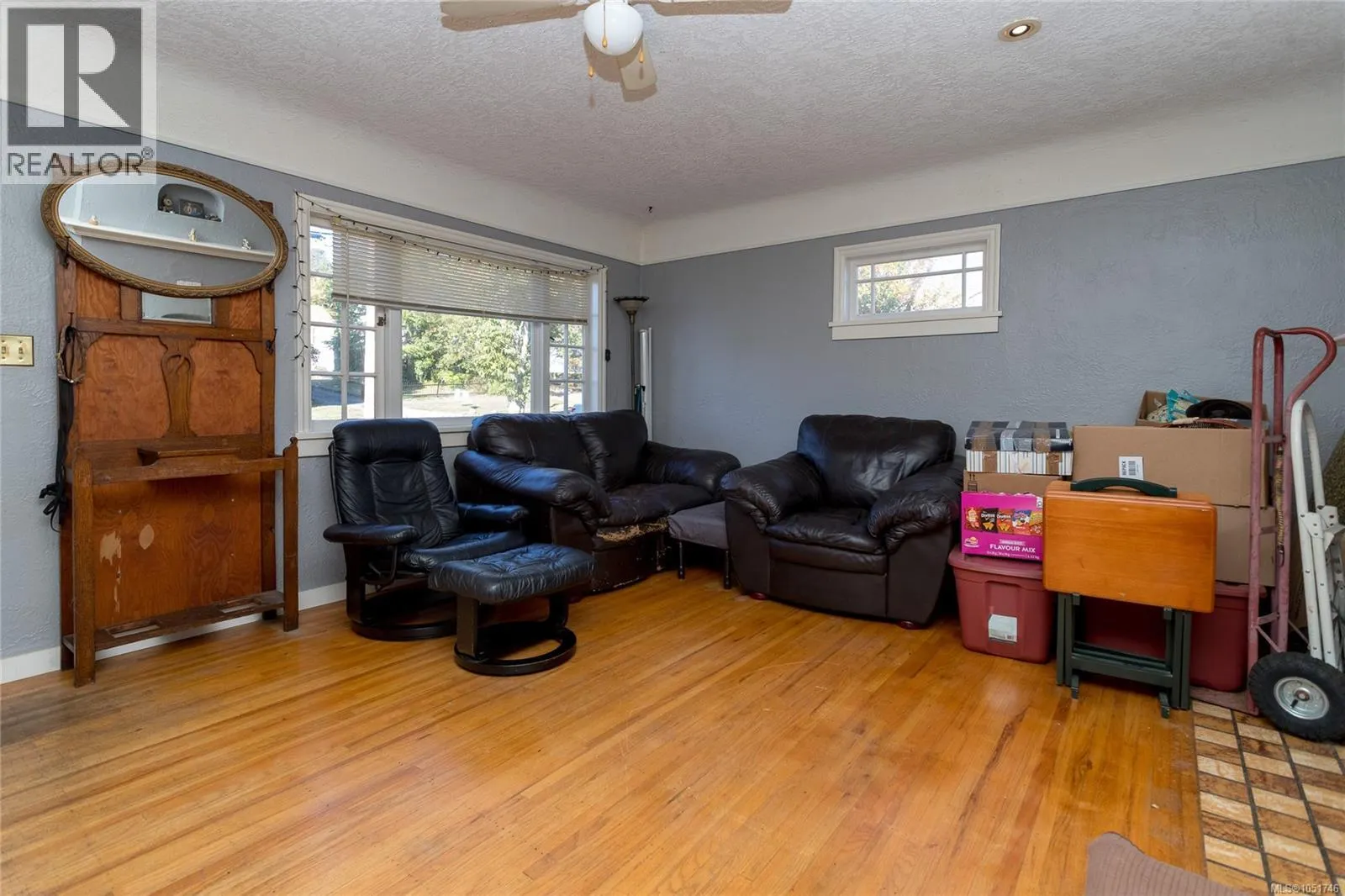 911 Darwin Ave