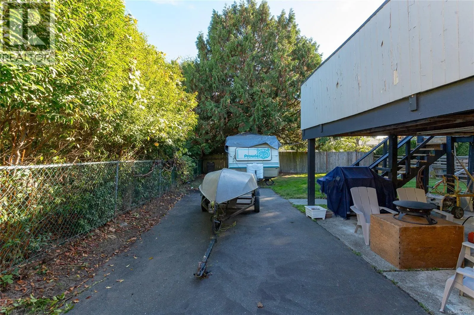 911 Darwin Ave