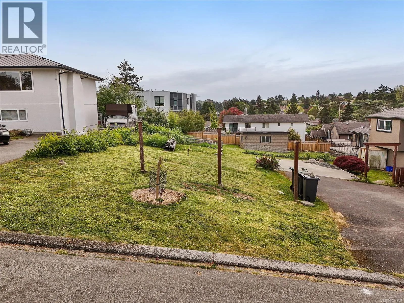 1079 GOSPER Cres