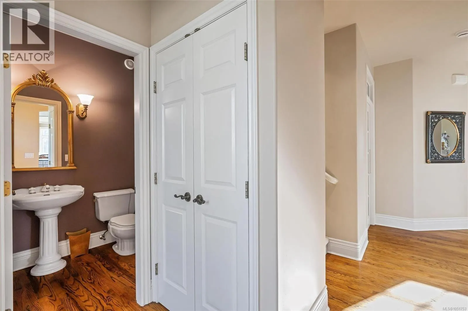 906 Cobblestone Lane