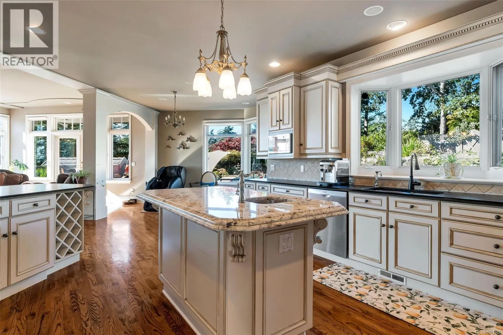 906 Cobblestone Lane